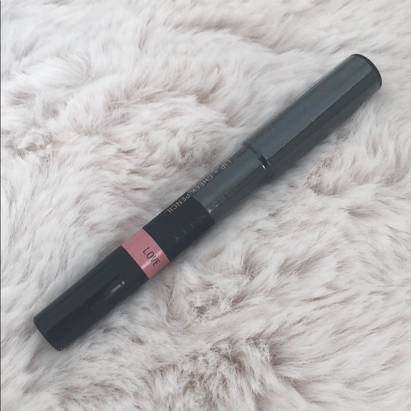 Brand new make up - Picture 6 of 7